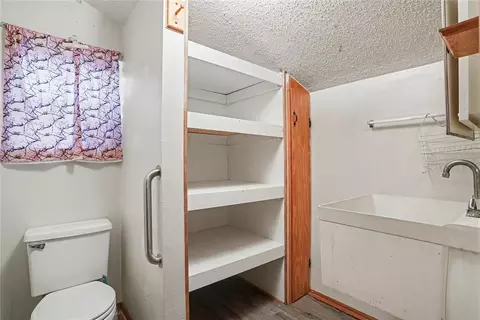 Bath - 1221 Hickory St, Altus, OK 73521 photo 1 of 2