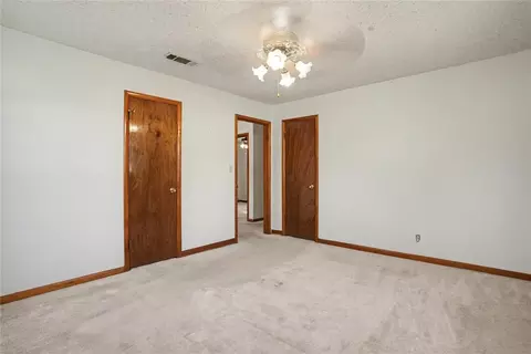 Bedroom - 1221 Hickory St, Altus, OK 73521 photo 2 of 6