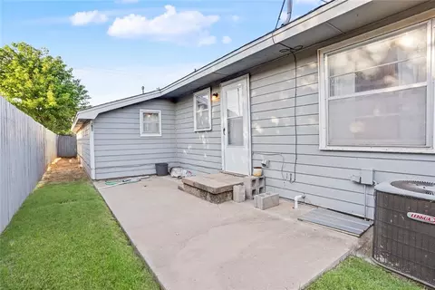 Exterior - 1221 Hickory St, Altus, OK 73521 photo 8 of 10