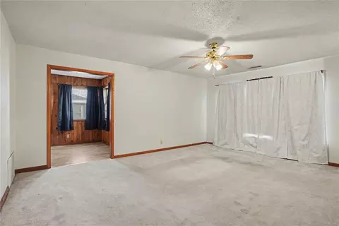 Living - 1221 Hickory St, Altus, OK 73521 photo 2 of 4