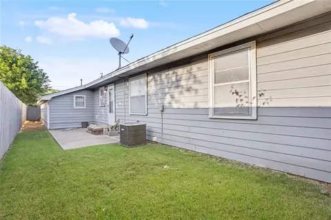 Exterior - 1221 Hickory St, Altus, OK 73521 photo 10 of 10