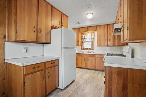 Kitchen - 1221 Hickory St, Altus, OK 73521 photo 1 of 5