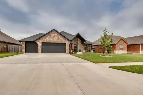 1731 W Zachary Way, Mustang, OK 73064