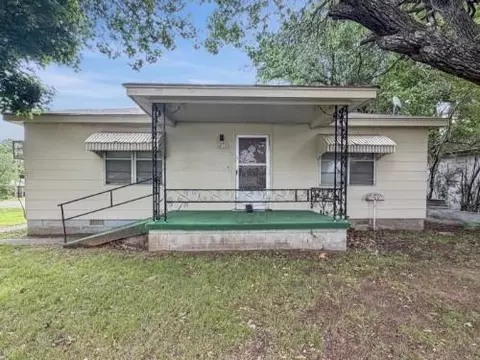 415 N Main Hwy, Noble, OK 73068