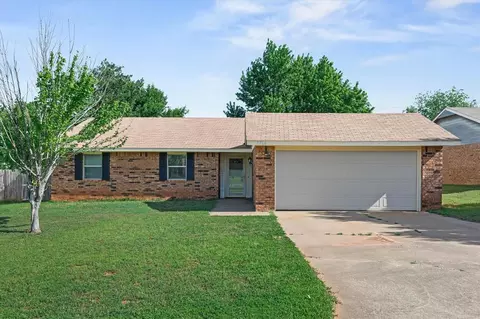 1716 E Shady Creek Dr, Guthrie, OK 73044