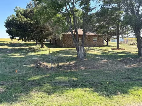 1303 W Main St, Carmen, OK 73726