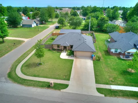 View/Area - 202 W Pine St, Tuttle, OK 73089 photo 2 of 4