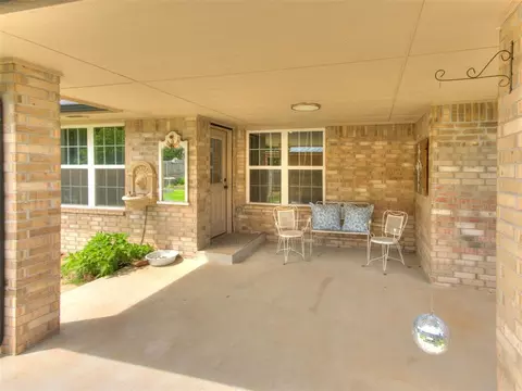 Exterior - 202 W Pine St, Tuttle, OK 73089 photo 11 of 12