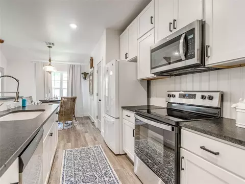 Kitchen - 202 W Pine St, Tuttle, OK 73089 photo 5 of 6