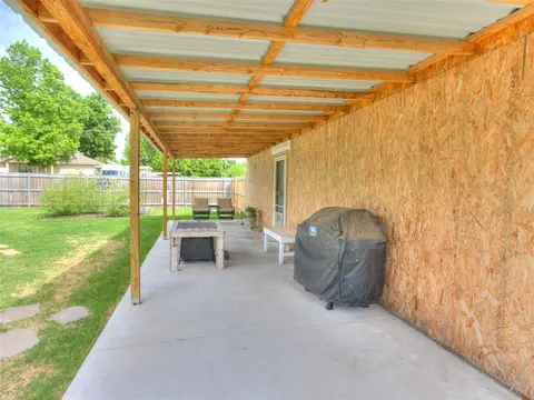 Exterior - 202 W Pine St, Tuttle, OK 73089 photo 5 of 12