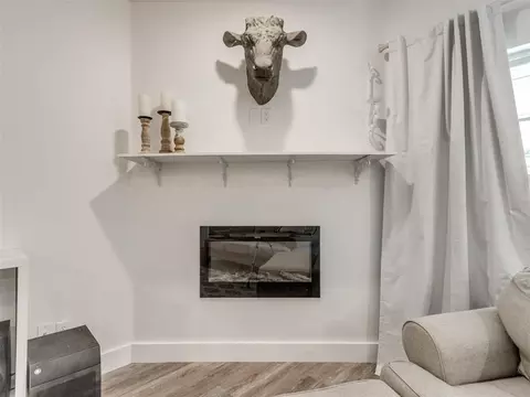 Living - 202 W Pine St, Tuttle, OK 73089 photo 3 of 4