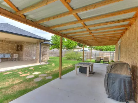 Other - 202 W Pine St, Tuttle, OK 73089 photo 2 of 8