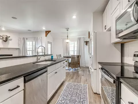 Kitchen - 202 W Pine St, Tuttle, OK 73089 photo 4 of 6