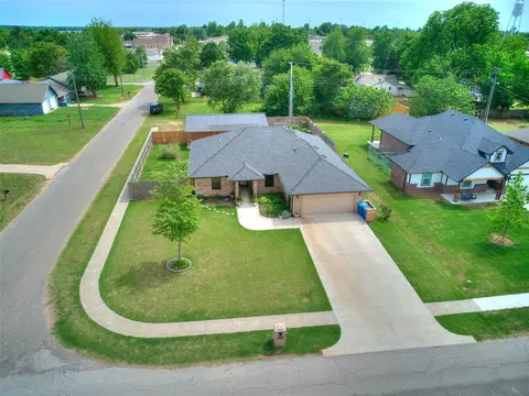 View/Area - 202 W Pine St, Tuttle, OK 73089 photo 1 of 4