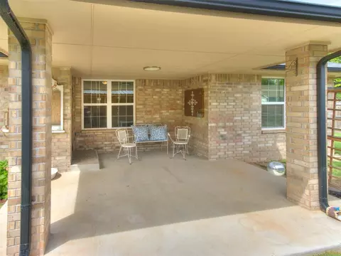 Exterior - 202 W Pine St, Tuttle, OK 73089 photo 12 of 12