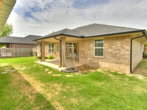 Exterior - 202 W Pine St, Tuttle, OK 73089 photo 3 of 12