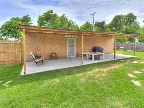 Exterior - 202 W Pine St, Tuttle, OK 73089 photo 10 of 12