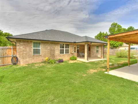 Exterior - 202 W Pine St, Tuttle, OK 73089 photo 7 of 12