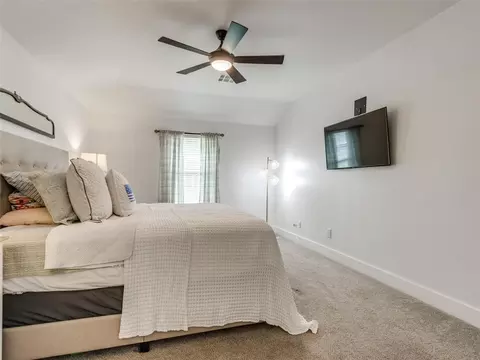 Bedroom - 202 W Pine St, Tuttle, OK 73089 photo 4 of 6