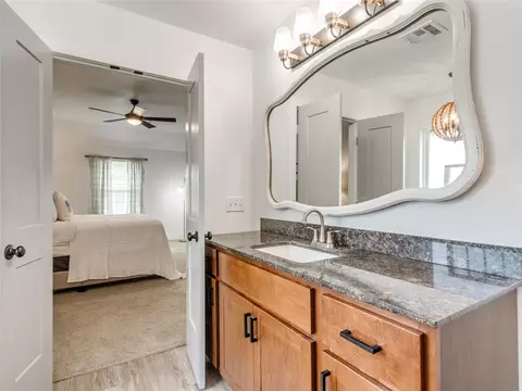 Bath - 202 W Pine St, Tuttle, OK 73089 photo 4 of 6