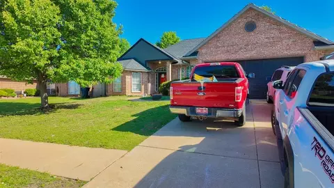 8212 NW 83rd St, Oklahoma City, OK 73132