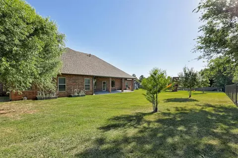 Exterior - 516 Kings Ct, Tuttle, OK 73089 photo 2 of 5
