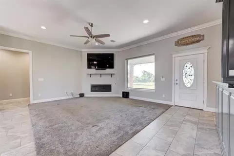 Living - 516 Kings Ct, Tuttle, OK 73089 photo 1 of 4