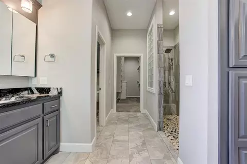 Entry Way - 516 Kings Ct, Tuttle, OK 73089 photo 2 of 4