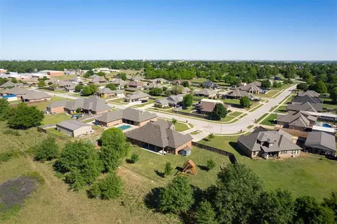 View/Area - 516 Kings Ct, Tuttle, OK 73089 photo 2 of 3