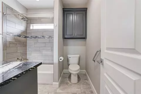 Bath - 516 Kings Ct, Tuttle, OK 73089 photo 4 of 5