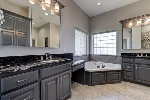 Bath - 516 Kings Ct, Tuttle, OK 73089 photo 1 of 5