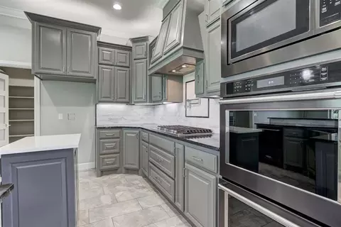 Kitchen - 516 Kings Ct, Tuttle, OK 73089 photo 5 of 7