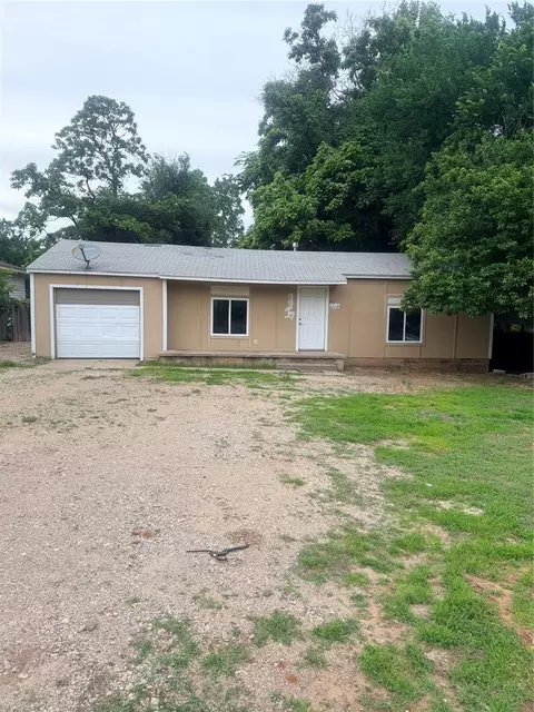 9817 NE 10th St, Midwest City, OK 73130