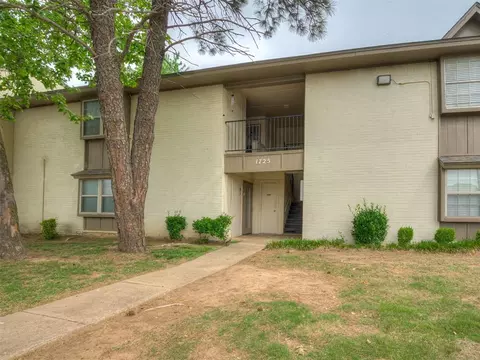 1725 E Lindsey St #2, Norman, OK 73071