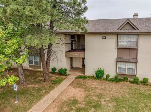 1725 E Lindsey St #2, Norman, OK 73071