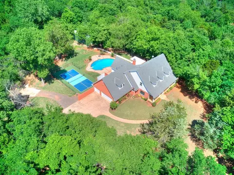 1851 Silver Oaks Dr, Edmond, OK 73025
