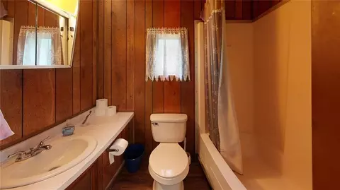 Bath - 5799 Cedar Ridge Rd, Kingston, OK 73439 photo 2 of 3