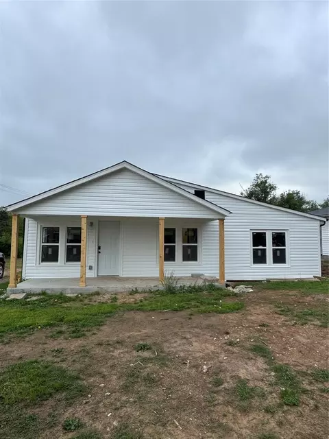 623 N 4th St, Tecumseh, OK 74873