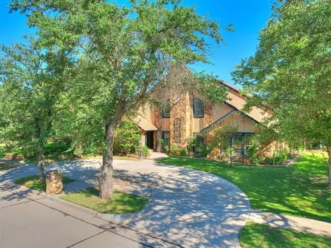 8101 Brownsville Ln, Bethany, OK 73008