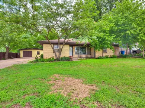 2016 W Noble Ave, Guthrie, OK 73044