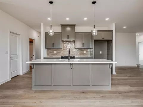 10617 SW 18th St, Yukon, OK 73099