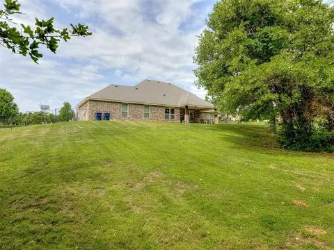 Exterior - 4900 Cedar Mill Rd, Choctaw, OK 73020 photo 7 of 9