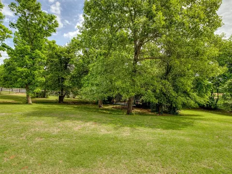 Exterior - 4900 Cedar Mill Rd, Choctaw, OK 73020 photo 4 of 9