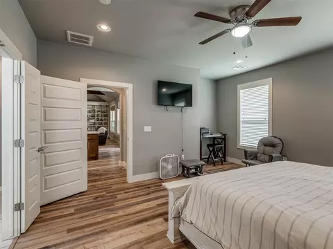 Bedroom - 4900 Cedar Mill Rd, Choctaw, OK 73020 photo 5 of 10