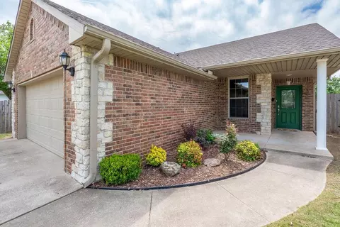 419 W Midland St, Shawnee, OK 74804