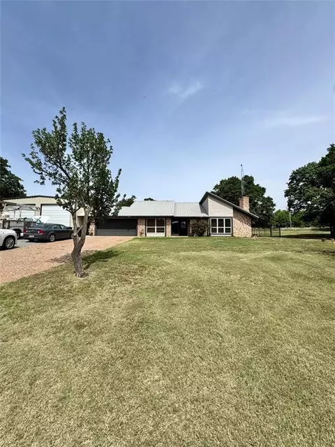 460 NW Cheyenne Dr, Lawton, OK 73507