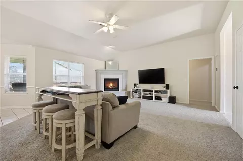Living - 705 Cactus Ct, Yukon, OK 73099 photo 3 of 4