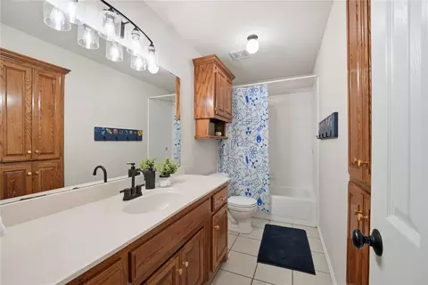 Bath - 705 Cactus Ct, Yukon, OK 73099 photo 2 of 2