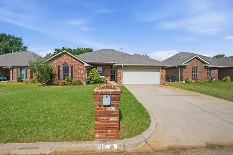 Exterior - 705 Cactus Ct, Yukon, OK 73099 photo 2 of 4