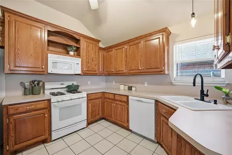 Kitchen - 705 Cactus Ct, Yukon, OK 73099 photo 1 of 1